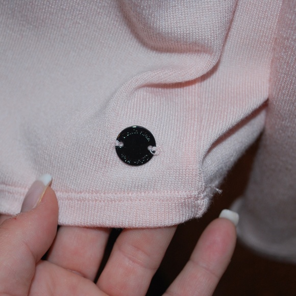 NWT Calvin Klein V Neck top with front pocket - Picture 4 of 5